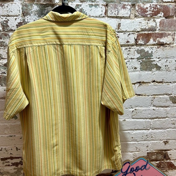 Tommy Bahama silk short sleeved shirt size Medium. 70’s inspired. - Picture 3 of 7